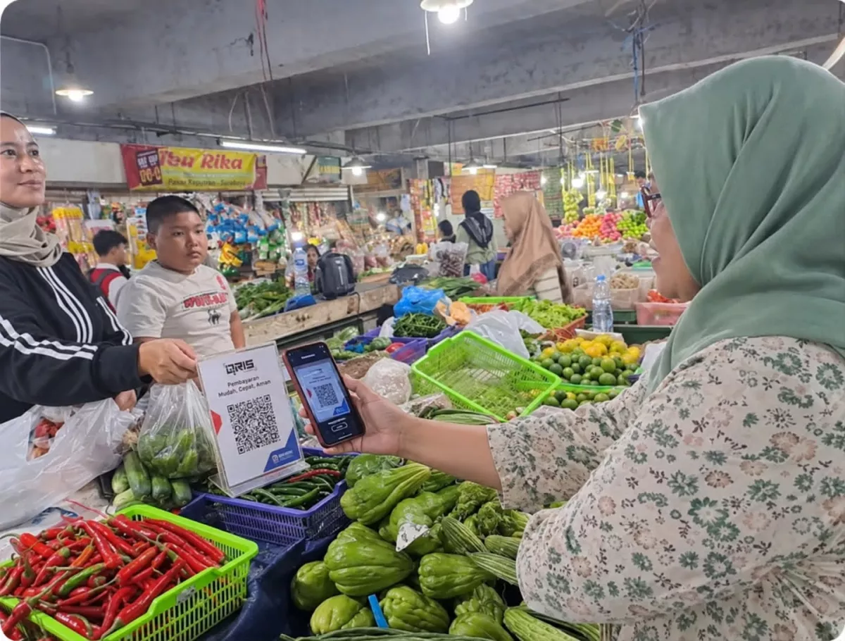 Permudah Transaksi Digital, BRI Hadirkan WiFi untuk Pedagang Pasar Keputran Surabaya