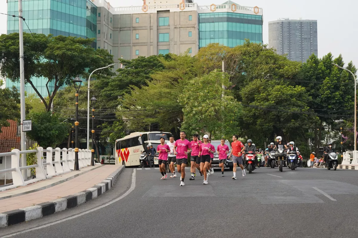 Surabaya in Pink dan Road to Give 2026 yang mengajak masyarakat Surabaya bergerak bersama untuk tujuan sosial. Foto: Dok-Marriott International