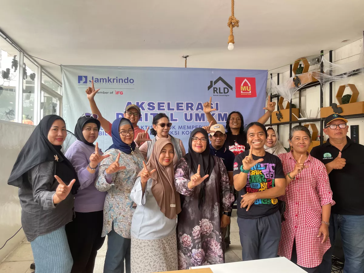 Rumah Literasi Digital (RLD) bersama Jamkrindo menggelar pelatihan branding, produksi konten, dan pemasaran digital bagi pelaku UMKM di HANAKA Social Space, Surabaya, Minggu (25/10/2026). Foto: RLD
