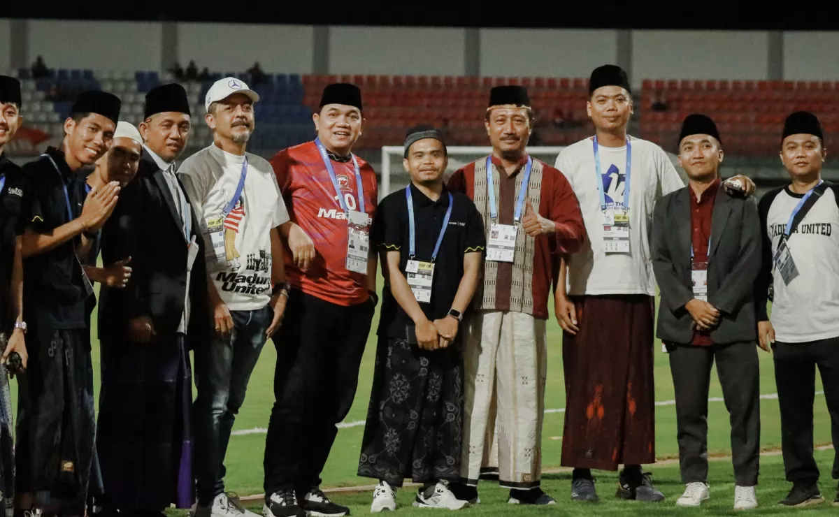 Presiden Madura United Sambut Persib dengan Sarung, Cara Madura Memuliakan Tamu