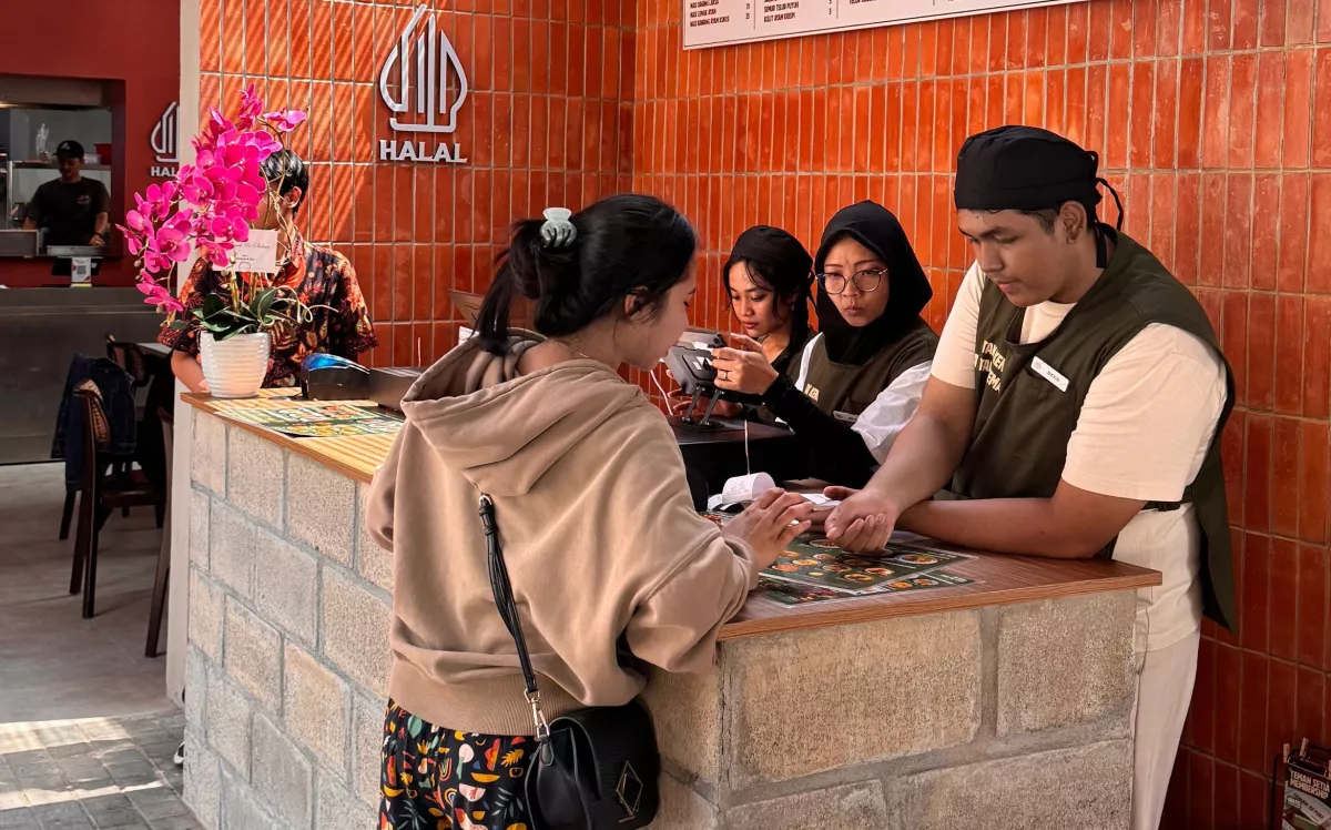 Teman Setia Di Kota, destinasi kuliner di Jalan Khairil Anwar No. 15, Surabaya, yang beroperasi selama 24 jam. Foto: Riza Media